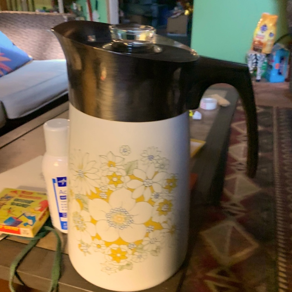 Vintage Corningware 9 cup great condition all parts there.